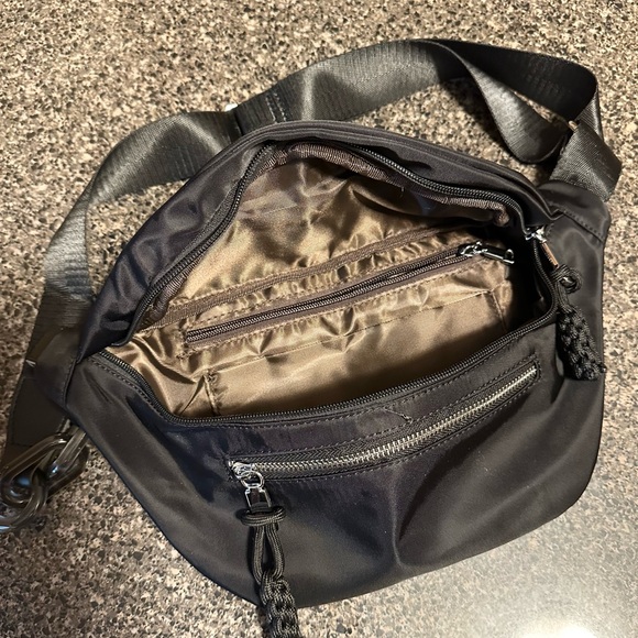 Nylon Women’s Crossbody Bum Bag NWOT - Picture 3 of 7